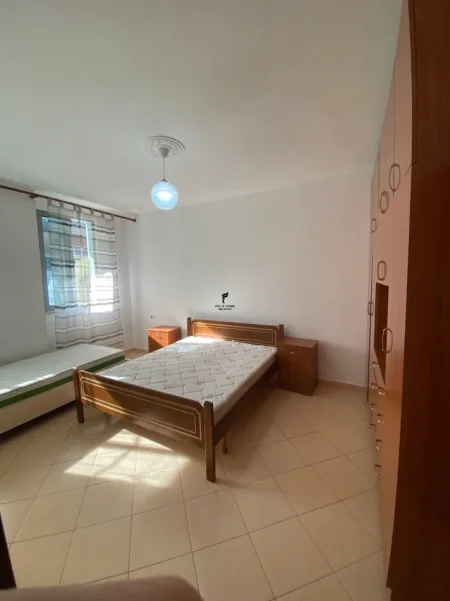 Tirane, jepet me qera apartament 1+1 Kati 2, 72 m² 350 € (YZBERISHT)