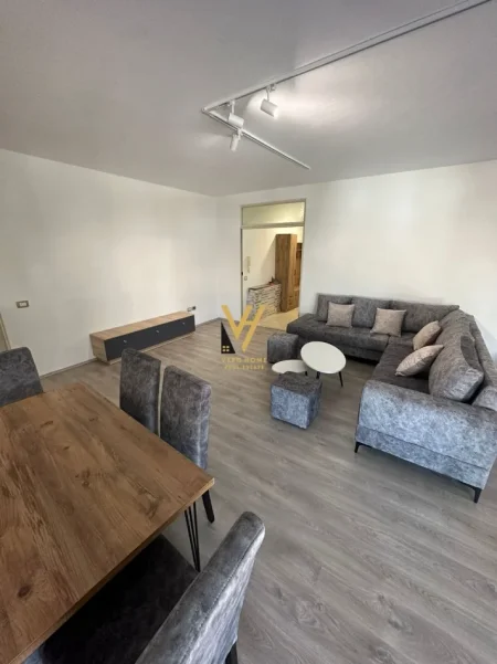 Tirane, jepet me qera apartament 2+1+Ballkon Kati 6, 150 m² 830 € (ASTIR)