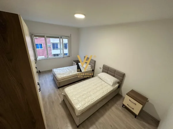 Tirane, jepet me qera apartament 2+1+Ballkon Kati 6, 150 m² 830 € (ASTIR)