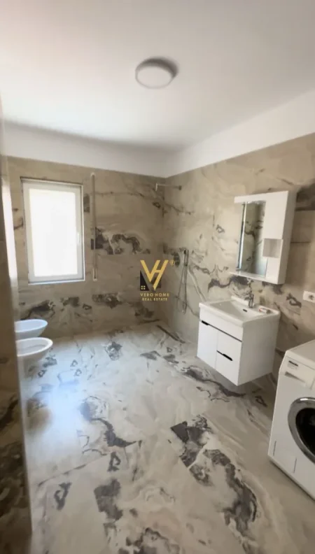 Tirane, jepet me qera apartament 2+1+Ballkon Kati 6, 150 m² 830 € (ASTIR)