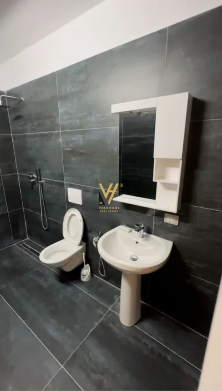 Tirane, jepet me qera apartament 2+1+Ballkon Kati 6, 150 m² 830 € (ASTIR)