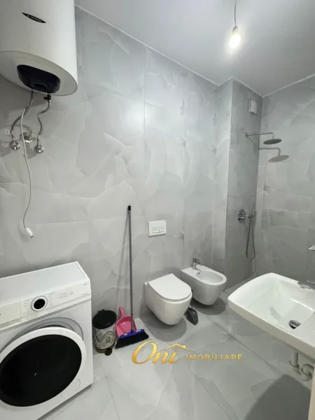 Tirane, jepet me qera apartament 1+1 Kati 5, 60 m² 390 € (ALI DEMI)