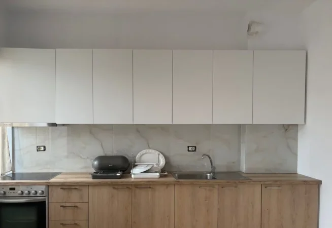 Tirane, jepet me qera apartament 2+1 Kati 1, 120 m² 700 € (Rruga e Elbasanit)