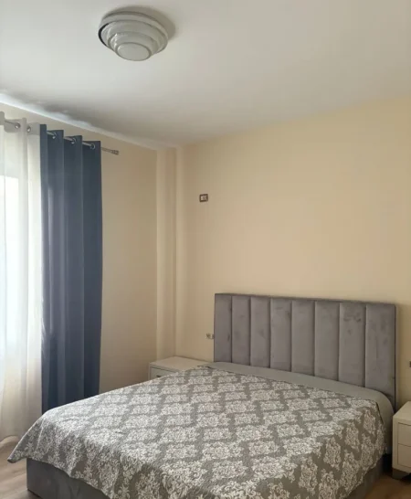 Tirane, jepet me qera apartament 2+1 Kati 1, 120 m² 700 € (Rruga e Elbasanit)