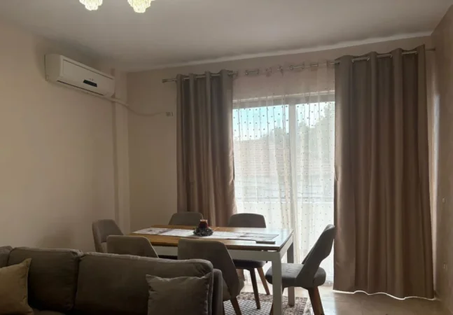 Tirane, jepet me qera apartament 2+1 Kati 1, 120 m² 700 € (Rruga e Elbasanit)