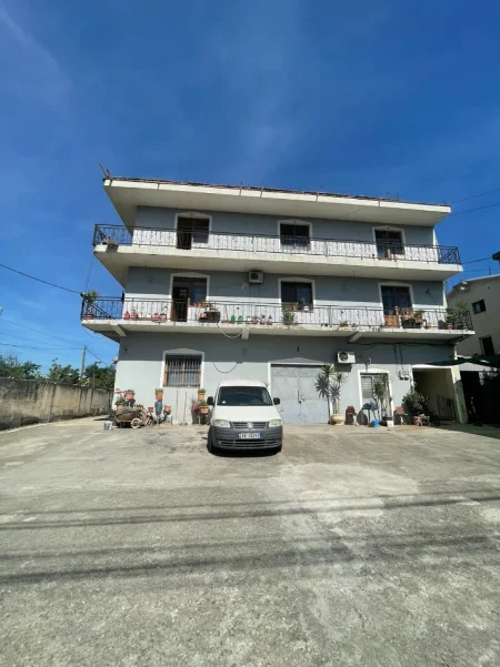 Tirane, jepet me qera magazine Kati 0, 300 m² 2.000 € (SHESHI SHQIPONJA)