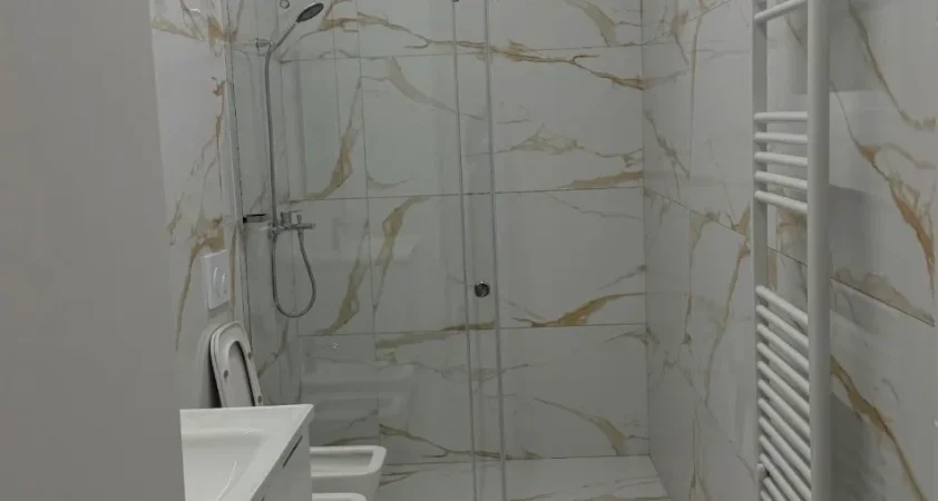 Tirane, jepet me qera apartament 2+1+Ballkon Kati 1, 124 m² 900 € (Kodra e Diellit)