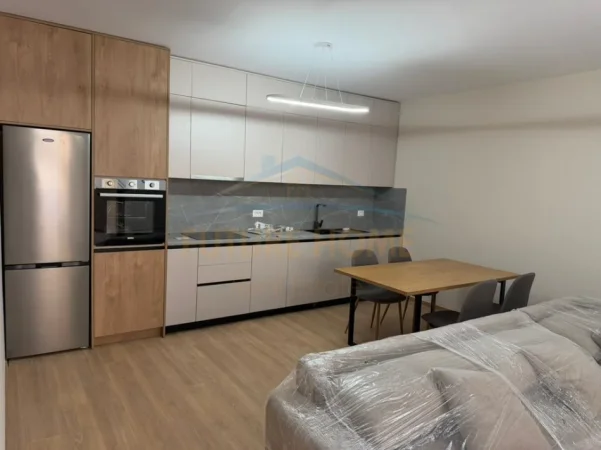 Tirane, jepet me qera apartament 1+1+Ballkon Kati 1, 58 m² 750 € (KOPSHTI ZOLOGJIK)