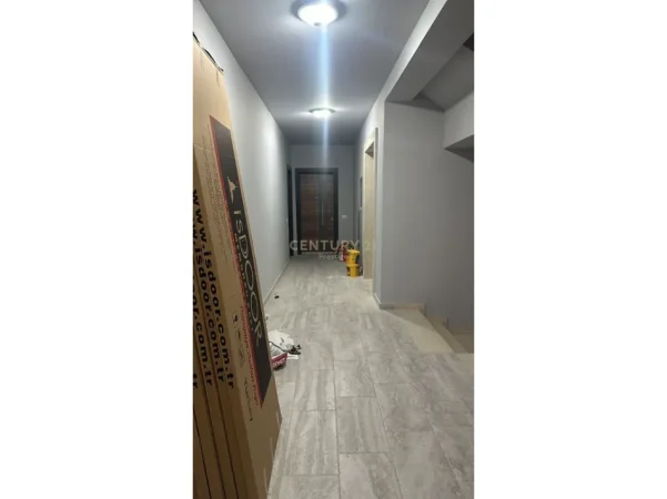 Tirane, jepet me qera zyre Kati 1, 105 m² 600 € (në Rezidencën Dael, në fund të Bulevardit të Ri)