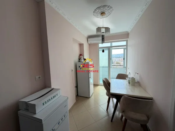 Vlore, shitet apartament 2+1+Ballkon Kati 9, 107 m² 152.000 € (Rruga Gjergj Kastrioti)