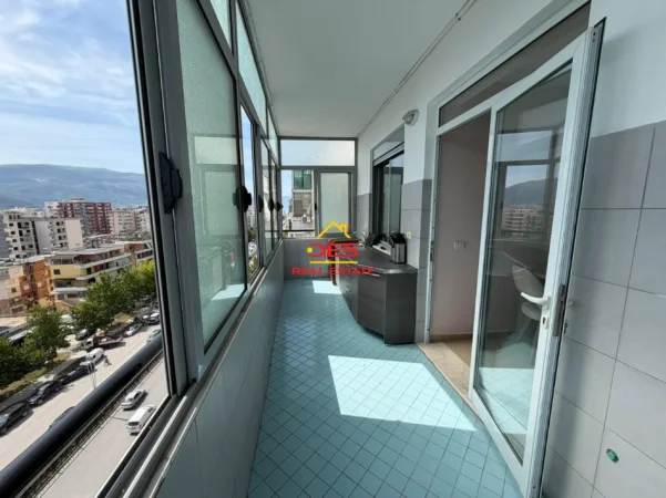 Vlore, shitet apartament 2+1+Ballkon Kati 9, 107 m² 152.000 € (Rruga Gjergj Kastrioti)