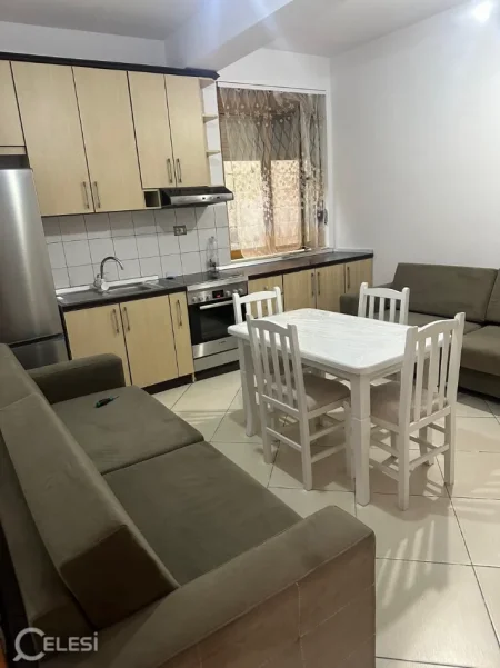 Tirane, jepet me qera apartament 2+1+Ballkon Kati 3, 70 m² 350 € (KINOSTUDIO)