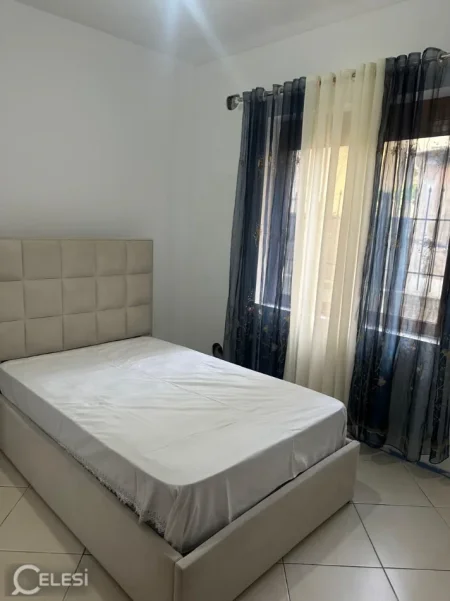 Tirane, jepet me qera apartament 2+1+Ballkon Kati 3, 70 m² 350 € (KINOSTUDIO)