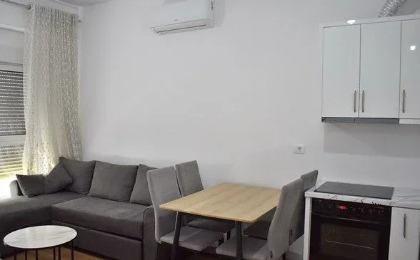Tirane, jepet me qera apartament 1+1 Kati 5, 60 m² 450 € (Ali Demi)