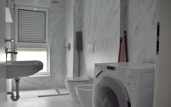 Tirane, jepet me qera apartament 1+1 Kati 5, 60 m² 450 € (Ali Demi)