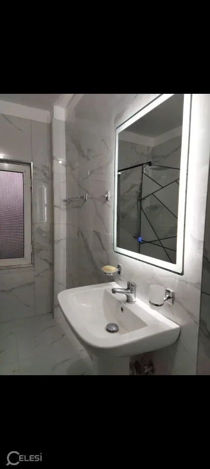 Tirane, jepet me qera apartament 1+1+Ballkon Kati 5, 60 m² 420 € (ALI DEMI)