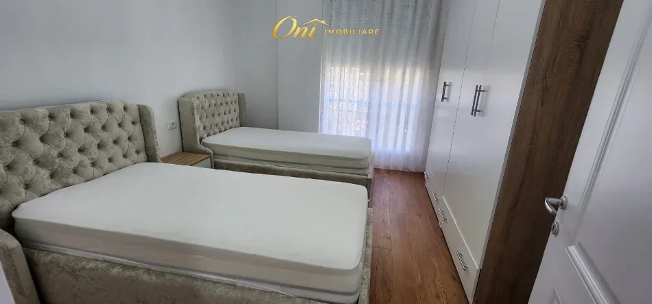 Tirane, jepet me qera apartament 2+1+2 Kati 1, 108 m² 700 € (QSUT)
