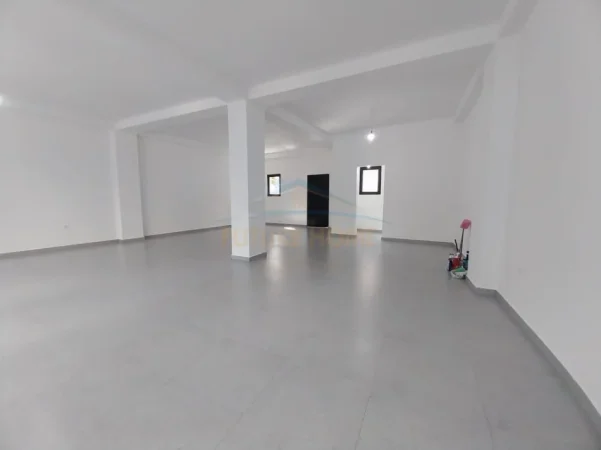 Tirane, shitet ambjent biznesi Kati 0, 109 m² 315.000 € (21 DHJETORI)