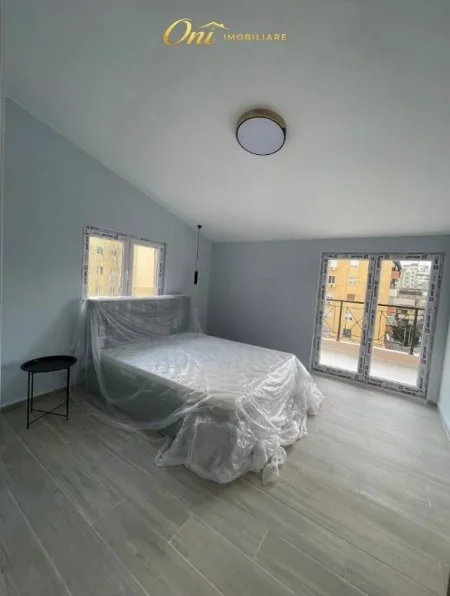 Tirane, jepet me qera apartament 1+1 Kati 4, 60 m² 500 € (ISH PARKU AUTOBUSAVE)