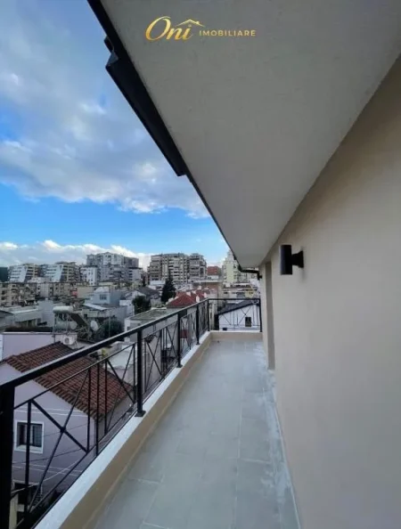 Tirane, jepet me qera apartament 1+1 Kati 4, 60 m² 500 € (ISH PARKU AUTOBUSAVE)