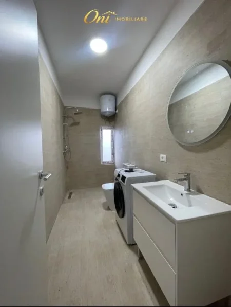 Tirane, jepet me qera apartament 1+1 Kati 4, 60 m² 500 € (ISH PARKU AUTOBUSAVE)