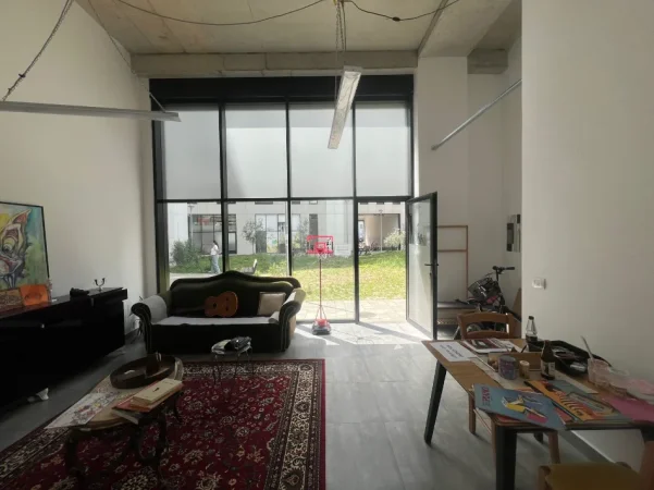 Tirane, jap me qera ambjent biznesi Kati 0, 37 m² 450 € (Jordan Misja)