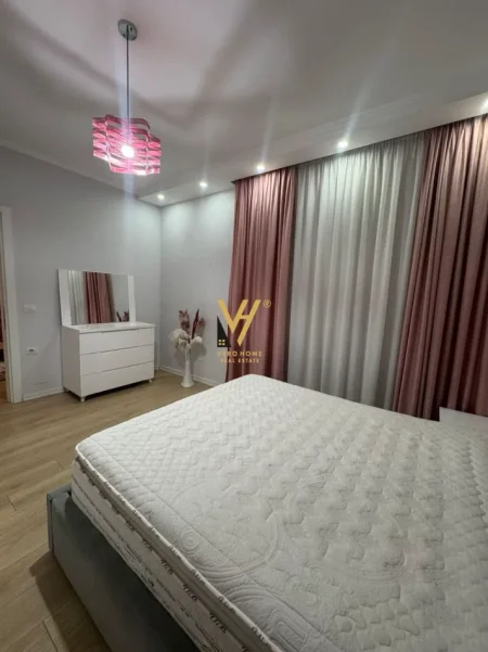 Tirane, jepet me qera apartament 2+1+Ballkon Kati 3, 90 m² 570 € (CASA ITALIA)