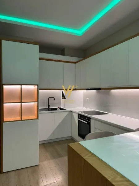 Tirane, jepet me qera apartament 2+1+Ballkon Kati 3, 90 m² 570 € (CASA ITALIA)