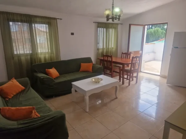 Tirane, jepet me qera apartament 2+1+Aneks+Ballkon Kati 4, 90 m² 500 € (rruga e durresit)