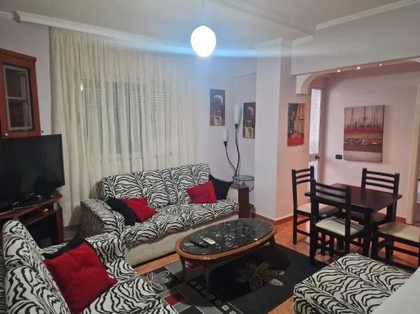 Tirane, jepet me qera apartament 2+1+Aneks+Ballkon Kati 11, 100 m² 500 € (zogu i zi)