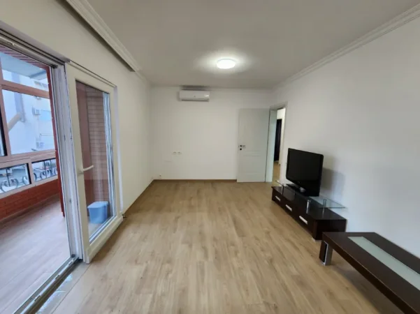 ZYRË ME Qira 90m2( kati 2) 📍Qendër/ Përballë Toptanit | 3 Ambjente pune | 100 % E Re 🔥 85.000 Lekë/Muaj