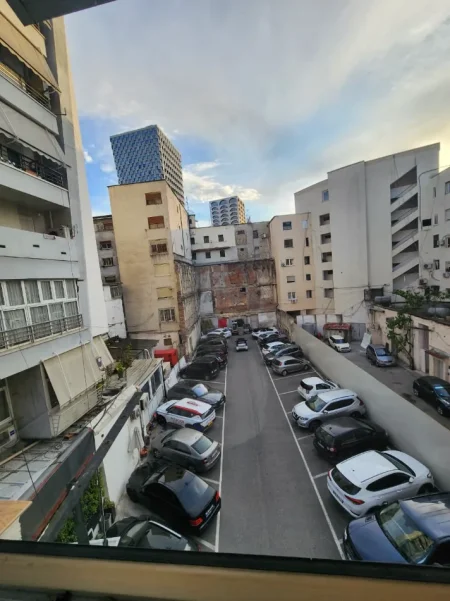 ZYRË ME Qira 90m2( kati 2) 📍Qendër/ Përballë Toptanit | 3 Ambjente pune | 100 % E Re 🔥 85.000 Lekë/Muaj