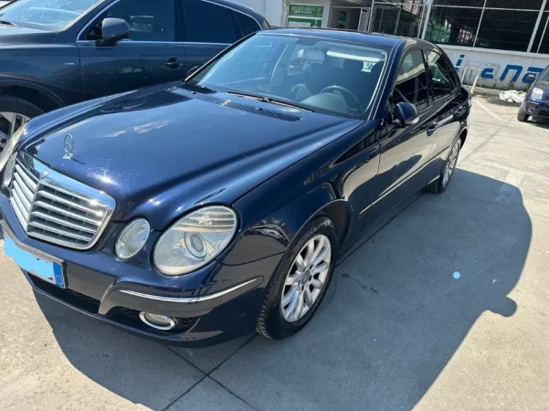 Tirane, shes makine Mercedes-Benz Nafte, blu e errët automatik Kondicioner 201.800 km 6.800 €