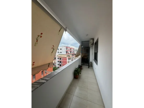 Tirane, jepet me qera apartament 2+1+Ballkon Kati 7, 83 m² 600 € (Astir , Tiranë)