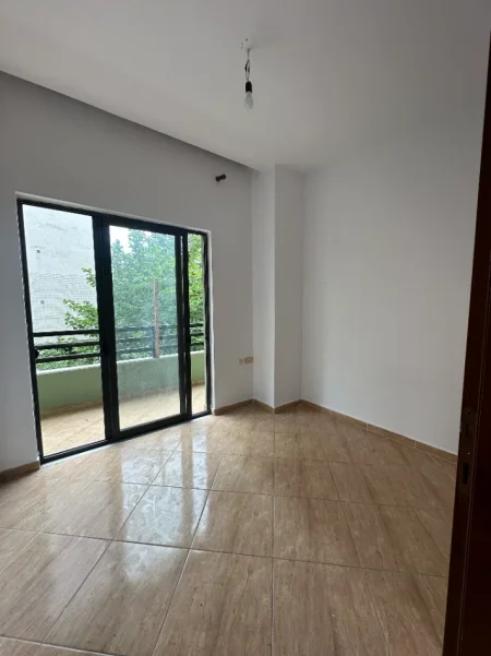 Tirane, jepet me qera apartament 2+1 Kati 1, 85 m² 400 € (Astir)