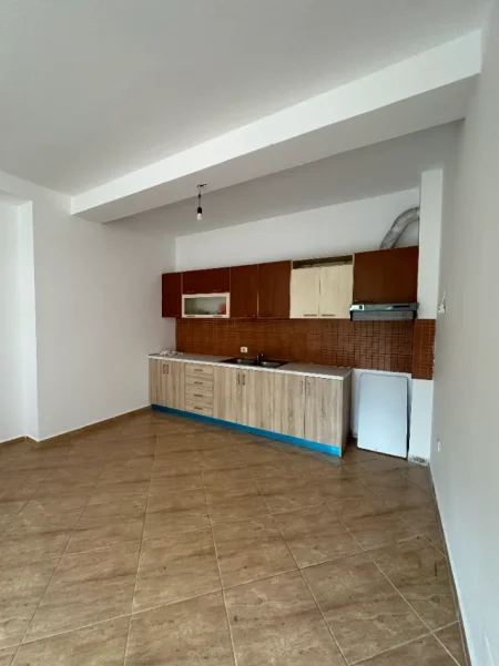 Tirane, jepet me qera apartament 2+1 Kati 1, 85 m² 400 € (Astir)