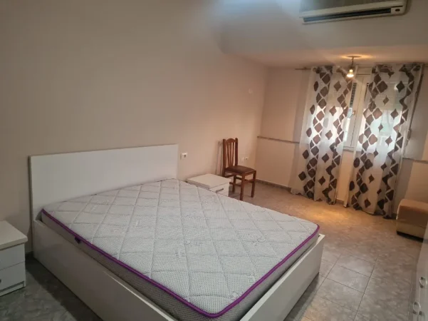 Tirane, jepet me qera apartament 2+1+Aneks+Ballkon Kati 4, 100 m² 550 € (zogu i zi)