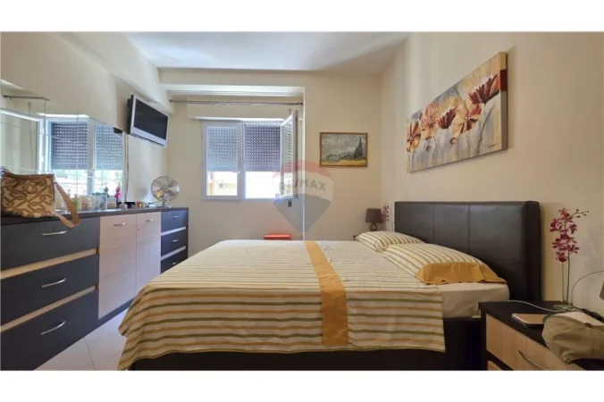 Vlore - Lungomare, jepet me qera apartament 1+1+Ballkon Kati 4, 74 m² 450 € (Rruga Reshat Osmani, Vlore)