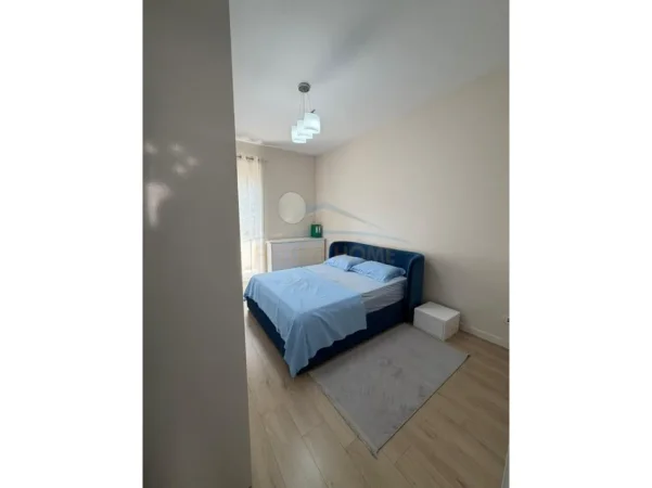 Tirane, jepet me qera apartament 2+1 Kati 2, 83 m² 880 € (Rruga e Barrikadave)