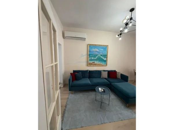 Tirane, jepet me qera apartament 2+1 Kati 2, 83 m² 880 € (Rruga e Barrikadave)