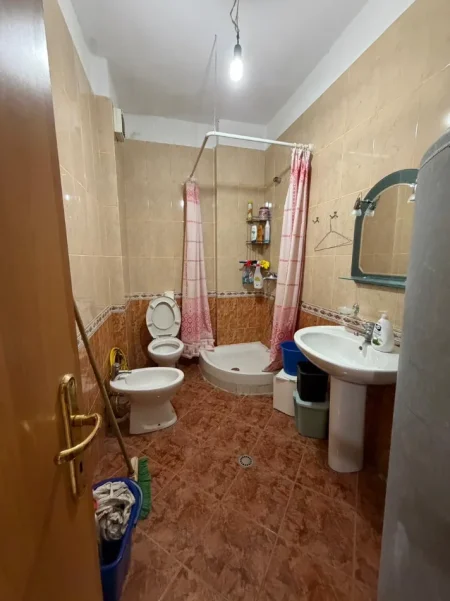 Durres, jepet me qera apartament 1+1+Ballkon Kati 3, 63 m² 350 € (plazh)