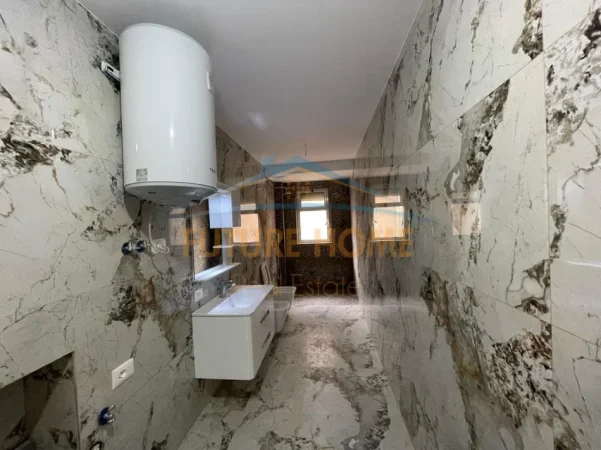 Tirane, jepet me qera apartament 2+1 Kati 2, 96 m² 1.000 € (Pazari i ri)