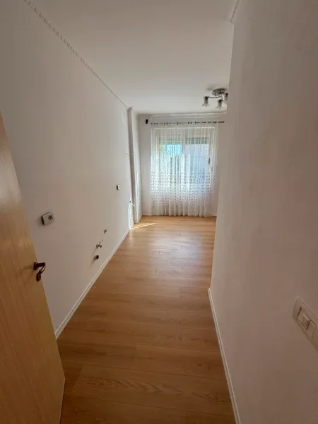 Tirane, shitet apartament 2+1 Kati 2, 89 m² 135.000 € (FRESKU)