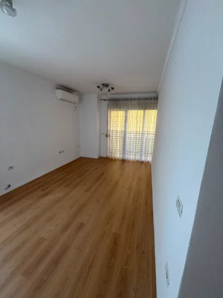 Tirane, shitet apartament 2+1 Kati 2, 89 m² 135.000 € (FRESKU)