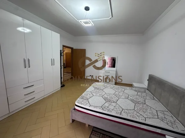 Tirane, jepet me qera apartament 2+1+Ballkon Kati 3, 140 m² 500 € (myslym keta)