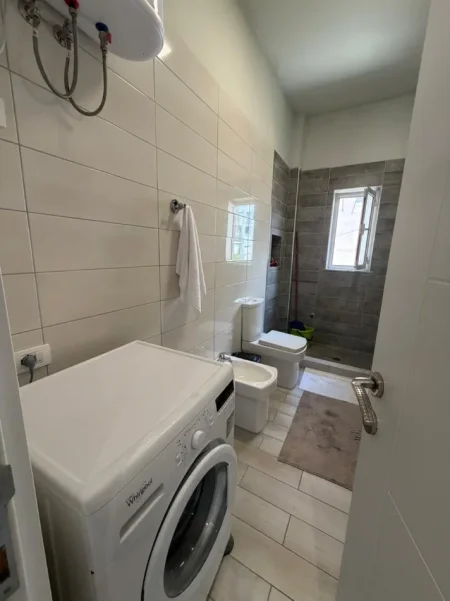 Tirane, jepet me qera apartament 2+1 Kati 2, 880 € 