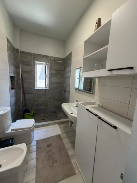 Tirane, jepet me qera apartament 2+1 Kati 2, 880 € 