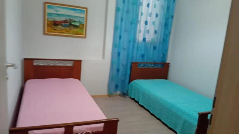 Tirane, jepet me qera apartament 2+1 Kati 1, 85 m² 380 € (Rruga Agush Gjergjevica)