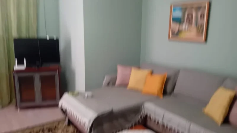 Tirane, jepet me qera apartament 2+1 Kati 1, 85 m² 380 € (Rruga Agush Gjergjevica)
