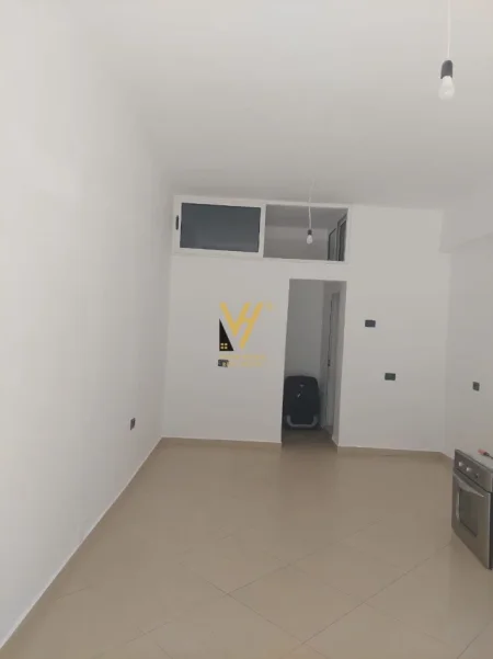 Tirane, jepet me qera dyqan Kati 0, 30 m² 420 € (KOMUNA E PARISIT)